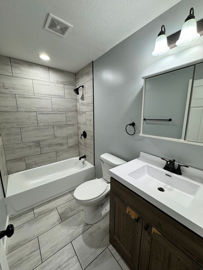 Building Photo - 3234 Heatherton Dr