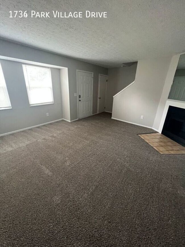 Building Photo - 2 Bedroom 2.5 Bath Townhome