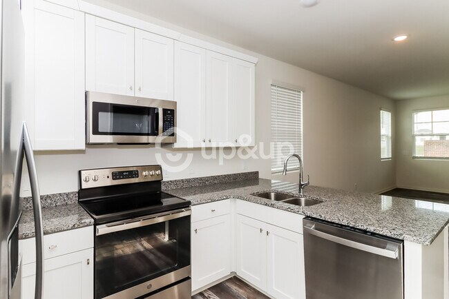 Building Photo - Fantastic 3bd/2ba home! Let yourself in!