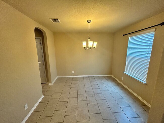Building Photo - VALLEY RANCH/ Move In ready 5bed 3.5 bath ...