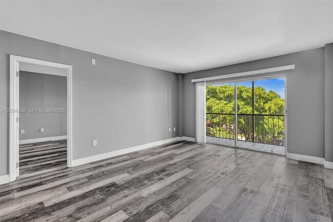 Building Photo - 4158 Inverrary Dr