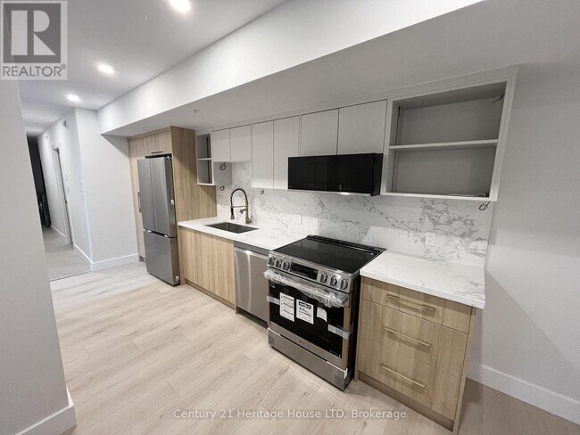Building Photo - LOWER UNIT - 99B MOFFATT STREET