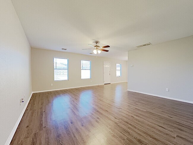 Building Photo - 4552 Waterford Dr