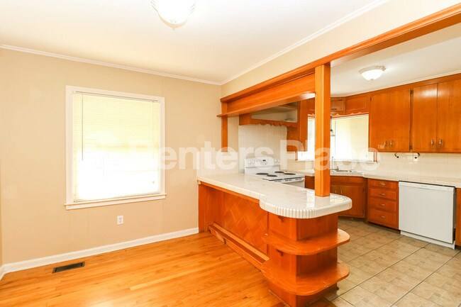 Building Photo - 4813 E 27th St