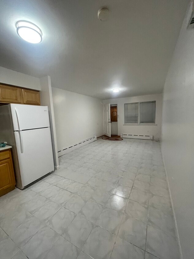Primary Photo - 30 Bay 37th St