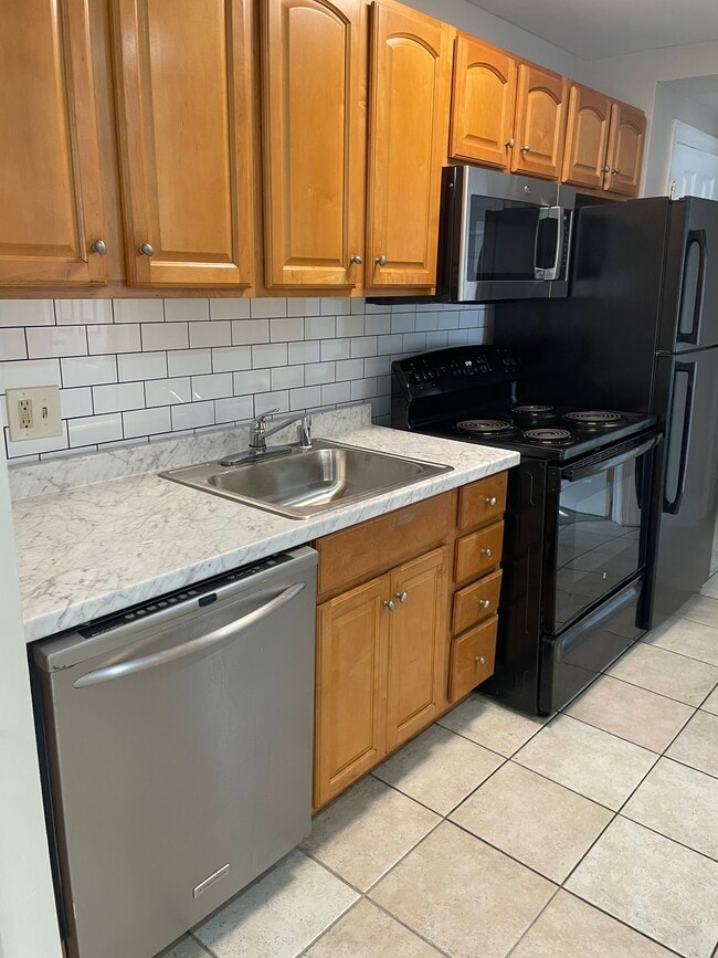 Kitchen - 1912 W 3rd St