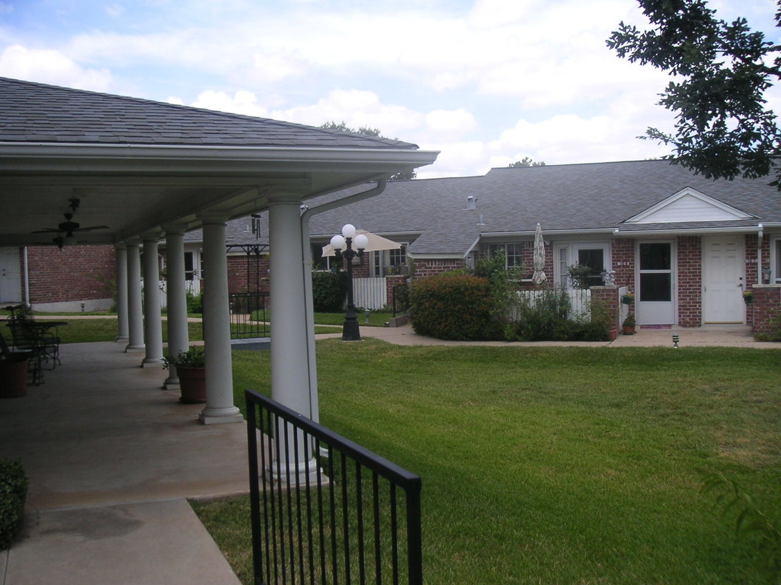 Building Photo - Gaston Place Condos