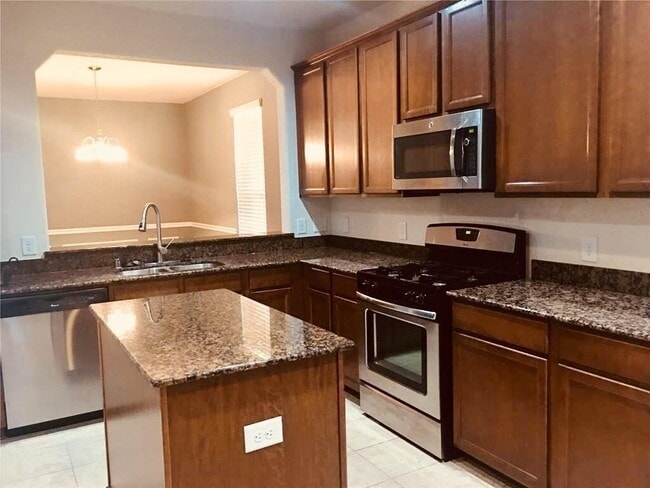 Building Photo - 1414 S Maple Dr