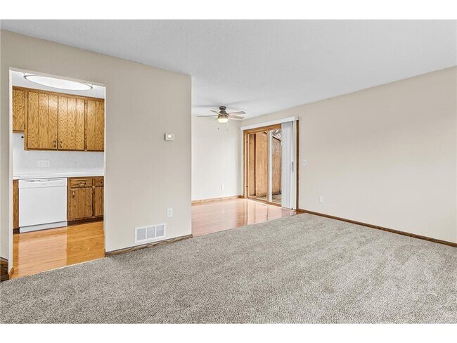 Foto del edificio - 6120 64th Ave N