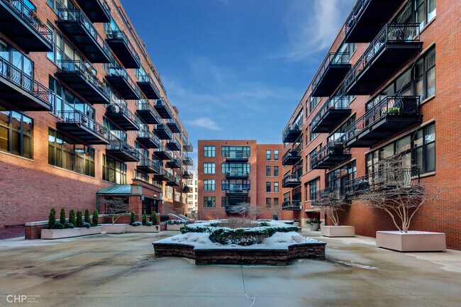 Foto del edificio - 333 W Hubbard St