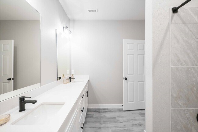 Building Photo - 2101 Reinke Rd