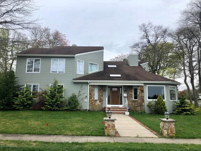 Foto del edificio - 227 Lorraine Ave