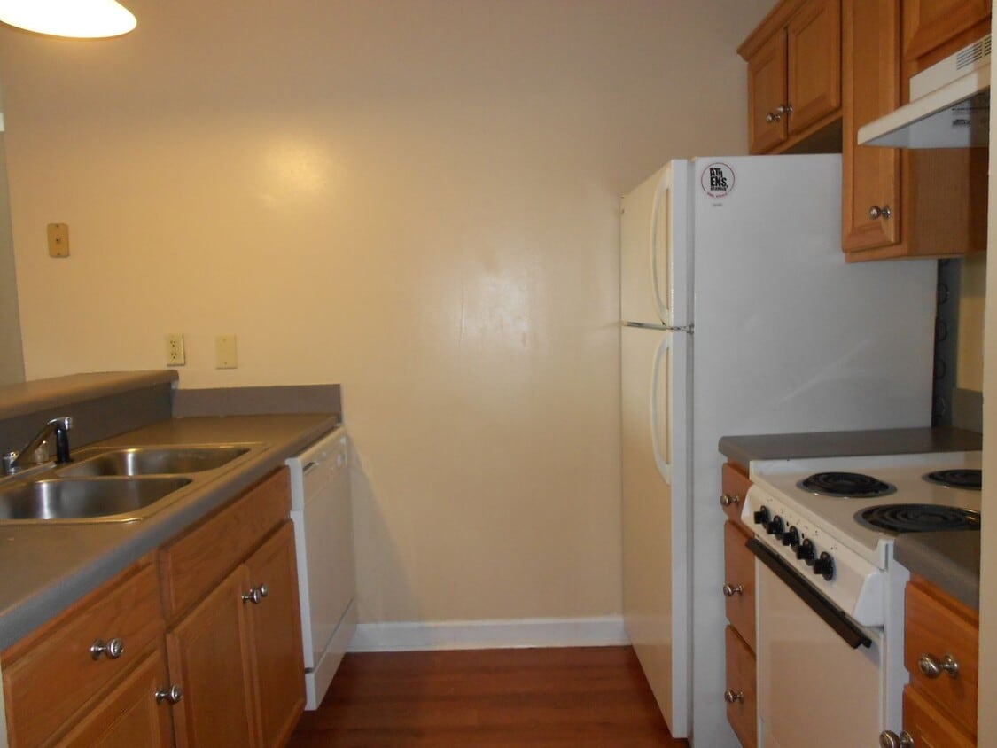 Cozy 2 Bedroom Apartment - Walk to UGA Campus! - Cozy 2 Bedroom Apartment - Walk to UGA Cam...