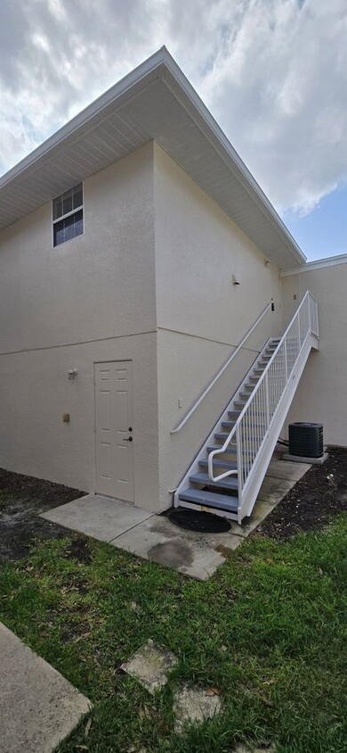 Primary Photo - 1/1 GARAGE APARTMENT IN SUMMERPORT