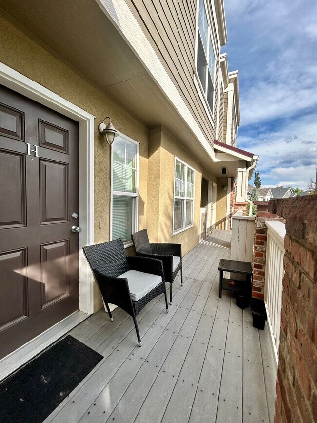 Building Photo - AVAILABLE OCT 1ST 2025! Spacious 2 Bedroom...