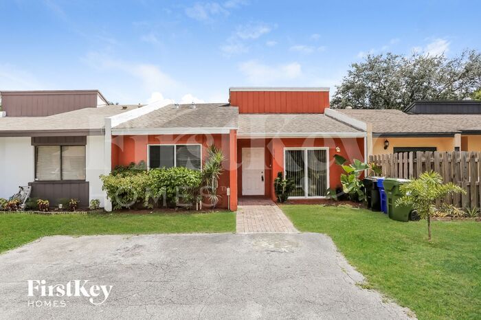 Foto principal - 6984 NW 30th Ave