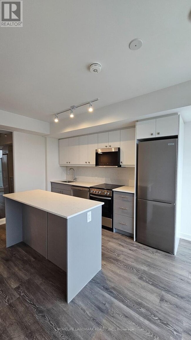 Building Photo - 2 Manderley Dr