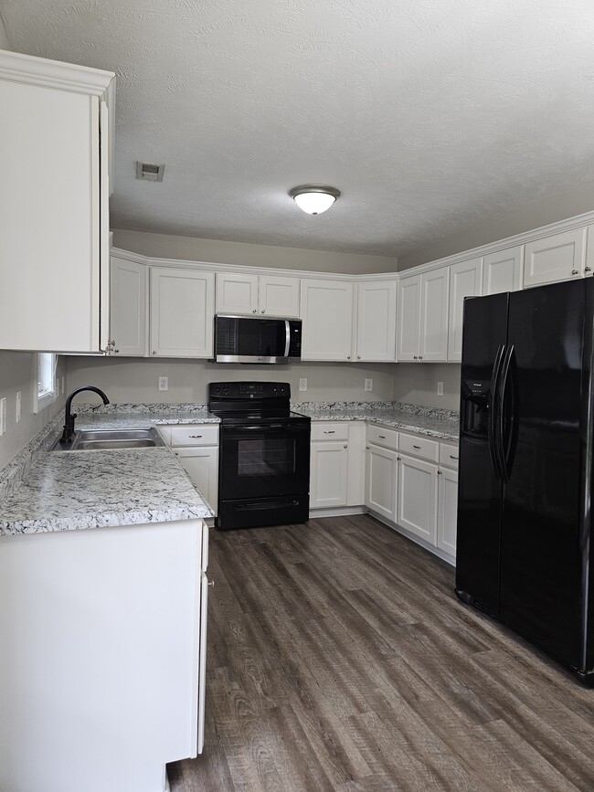 Kitchen - 601 Roxie Ave