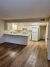 Building Photo - 1022 El Camino Dr
