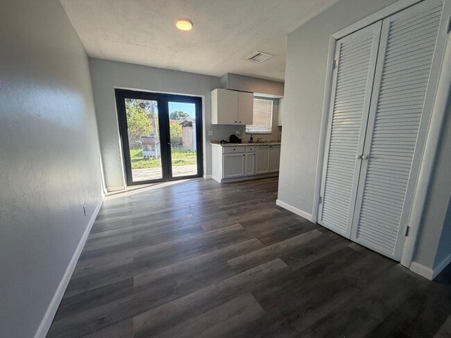 Photo - 2038 SW 12th Ct Apartment