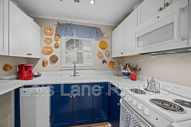 Building Photo - 874 Colony Dr