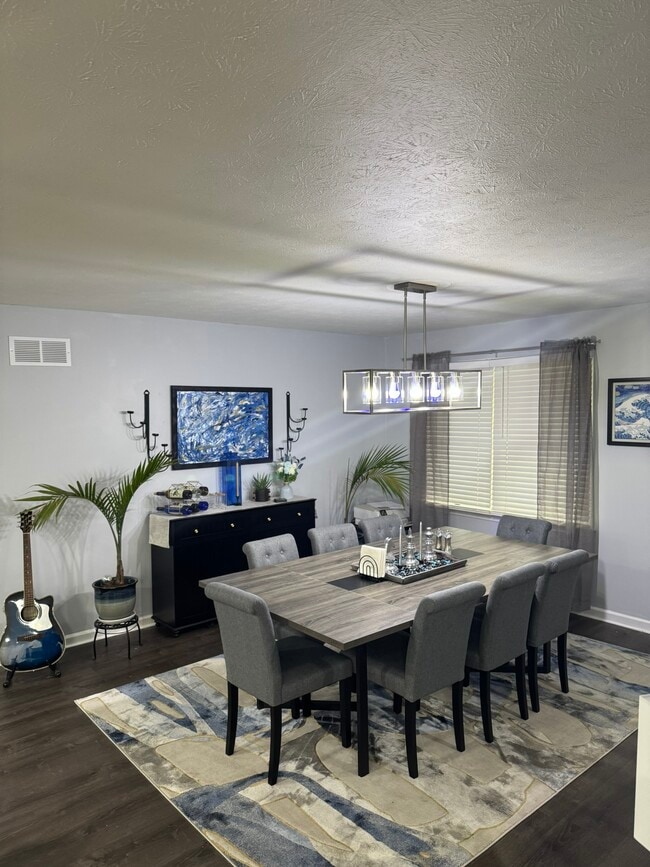 Foto del edificio - 301 Eagle Dr