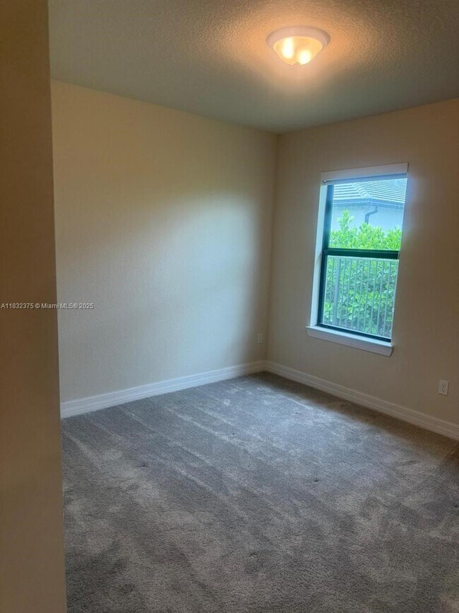 Building Photo - 3141 Tamarind Dr
