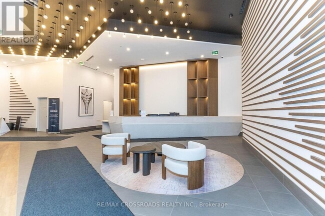 Building Photo - 1037 The Queensway