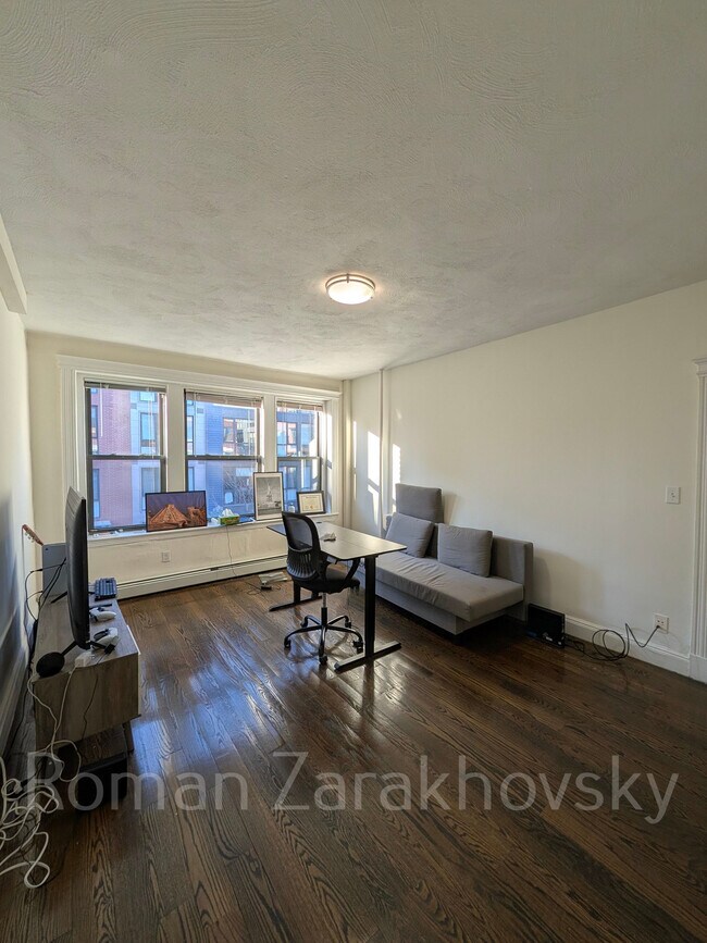 Foto del edificio - 74 Brainerd Rd