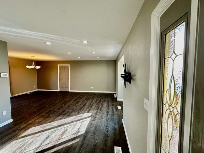 Building Photo - Charming 3-Bedroom Retreat in Westlake!