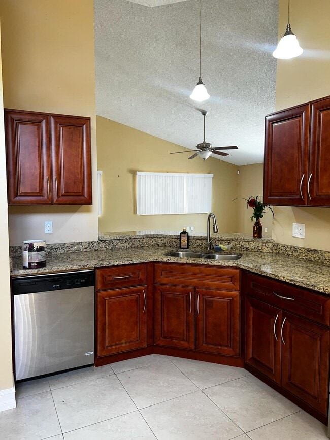 Building Photo - 8362 Dynasty Dr