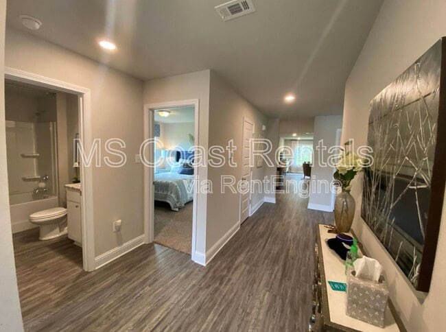Building Photo - 6594 Eastland Cir