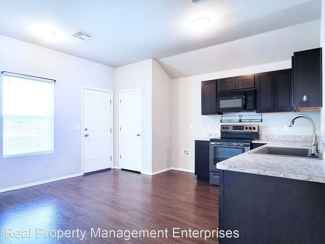 Foto principal - 3 br, 2 bath House - 3131 Westbrook St