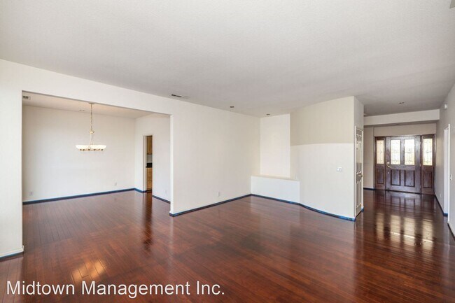 Building Photo - 4 br, 3.5 bath House - 652 Greenwich Ln