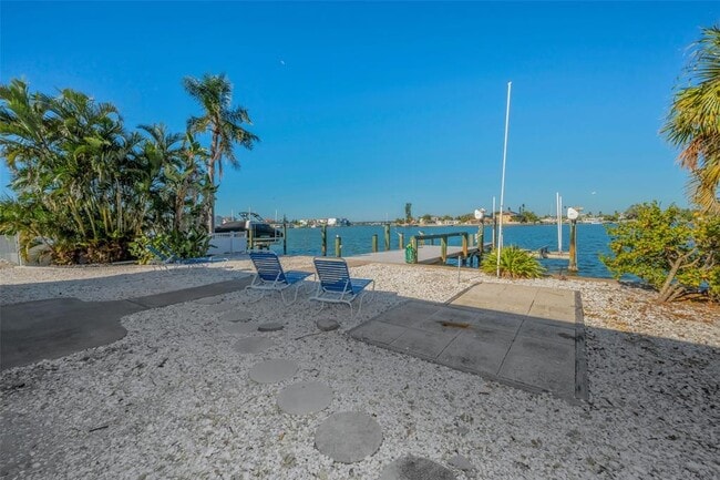 Foto del edificio - 14125 N Bayshore Dr