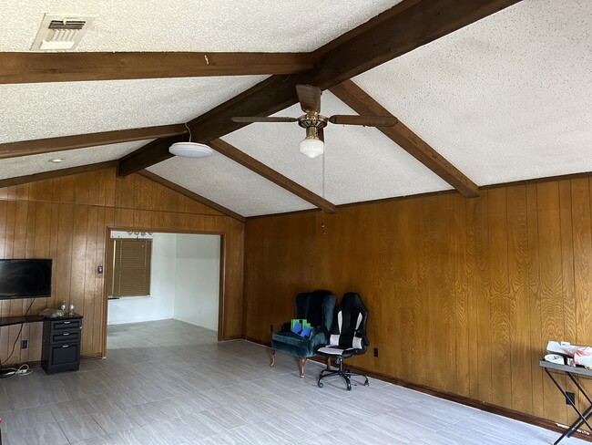 Building Photo - 500 Wendy Ct