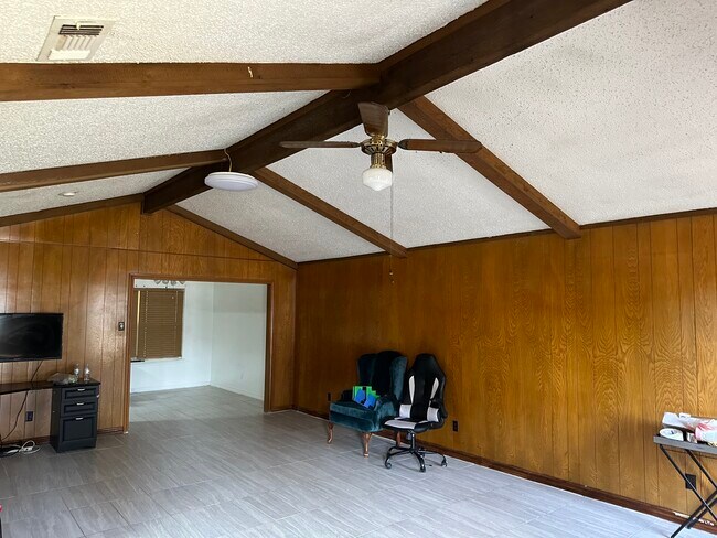 Foto del edificio - 500 Wendy Ct