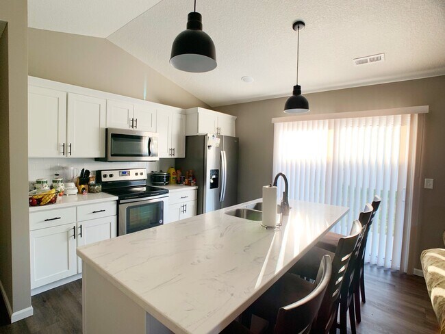 Foto del edificio - ADORABLE SINGLE FAMILY HOME! BUILT IN 2018!