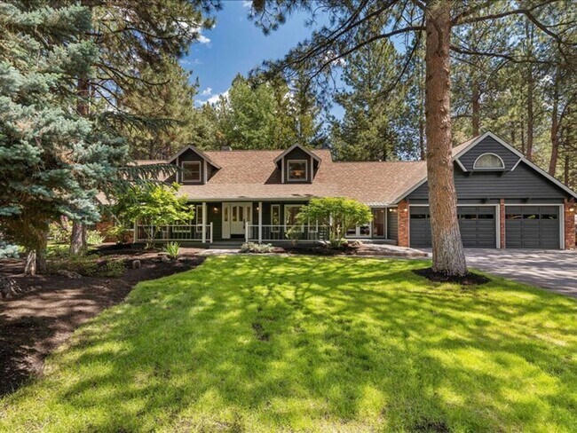 Foto del edificio - Stunning Custom Home 4 Bedroom in the Gated Mountain High Golf Community!
