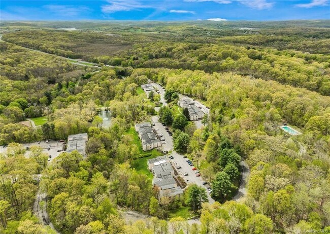 Foto del edificio - 428 Fox Run Ln