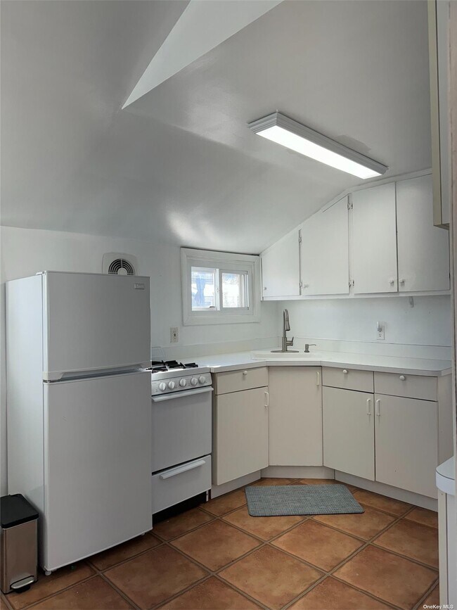 107 Pacific Blvd, Long Beach, NY 11561 House Rental in Long Beach, NY