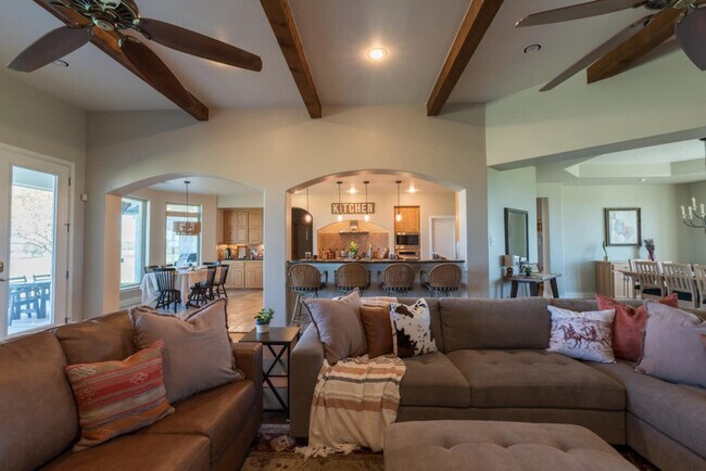 Foto del edificio - 900 County Road 438-SI ID1606261P