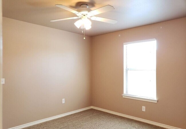 Foto del edificio - 4013 Stonebridge Dr