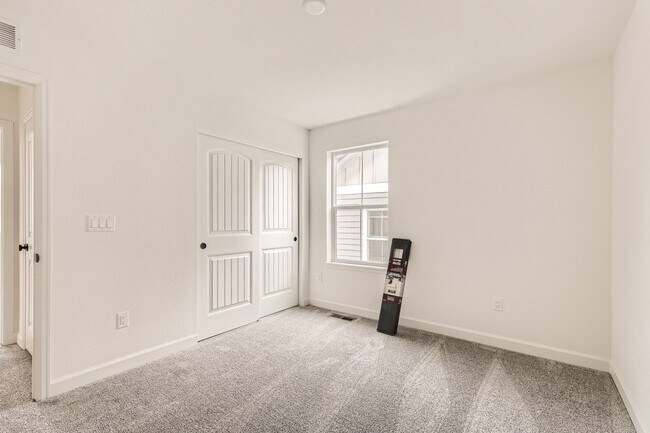 Building Photo - **** SPECIAL OFFER: 1 Month Rent FREE, if lease by July 1st week ******  Beautiful two-story home...
