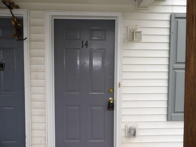 Building Photo - 45 Ashwood Ct