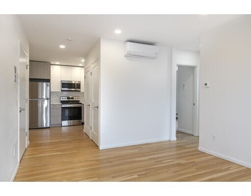 Foto del edificio - 44 Parker Hill Ave