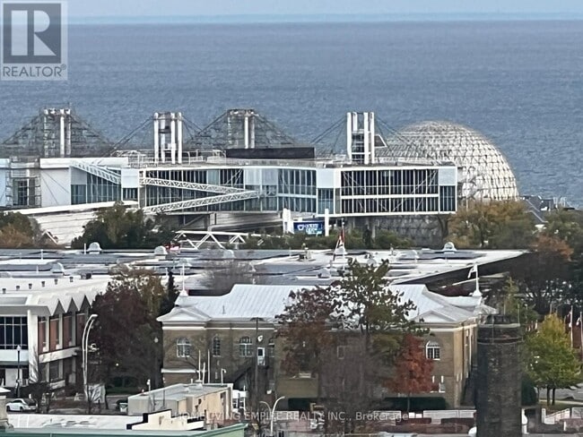 Photo du bâtiment - 270-1270 Dufferin St