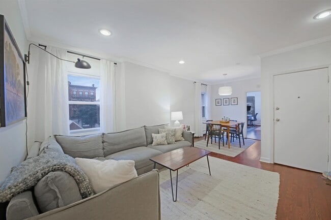 Building Photo - 331 Varick St