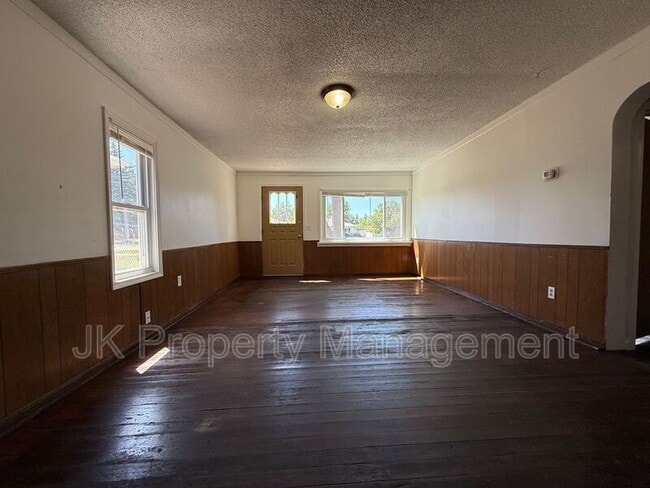 Building Photo - 1409 6th Ave NW