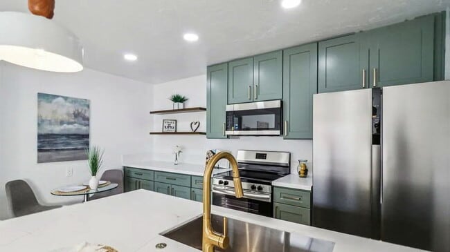 Building Photo - 935 Genter St